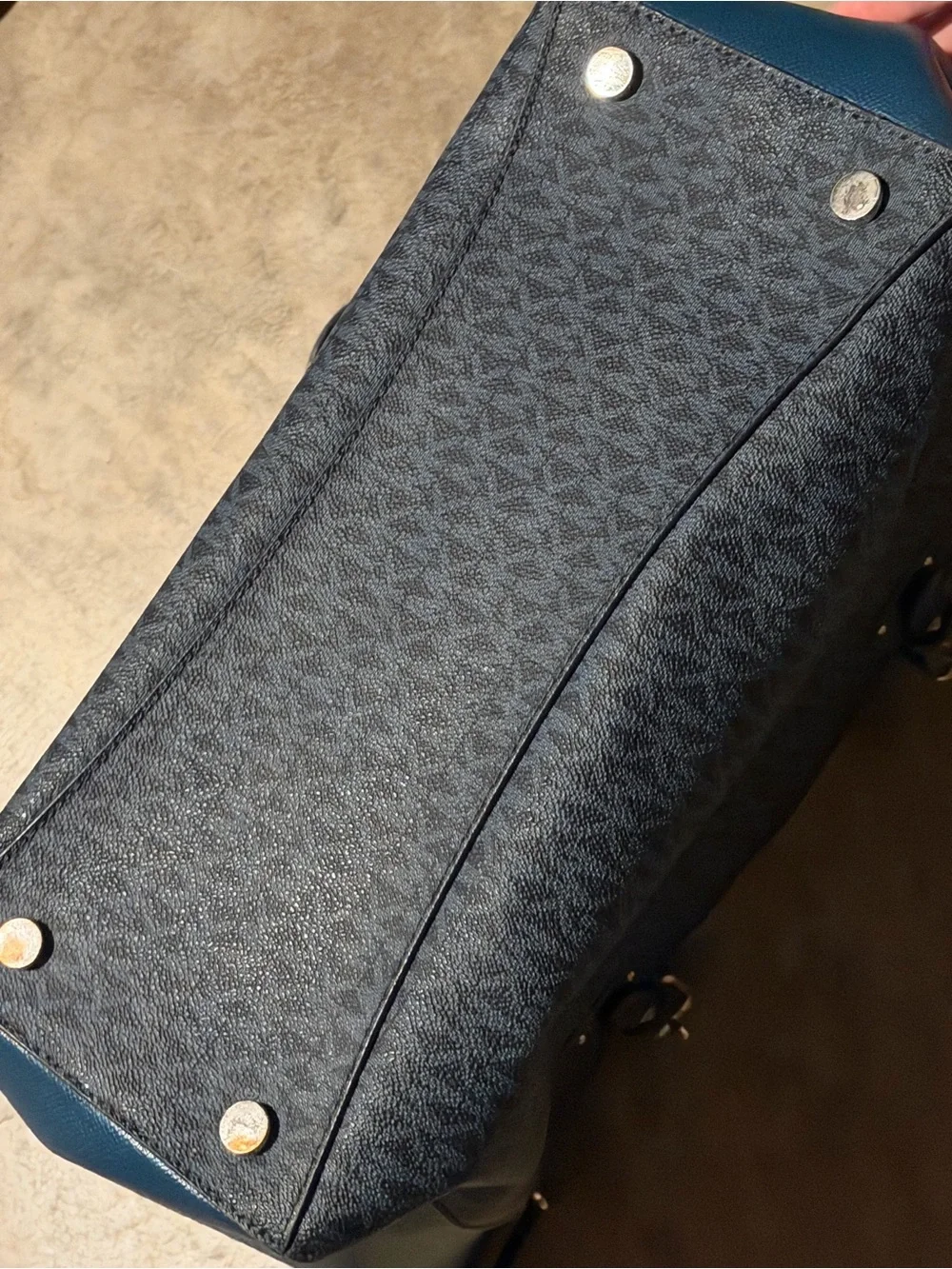 Michael Kors signature mk